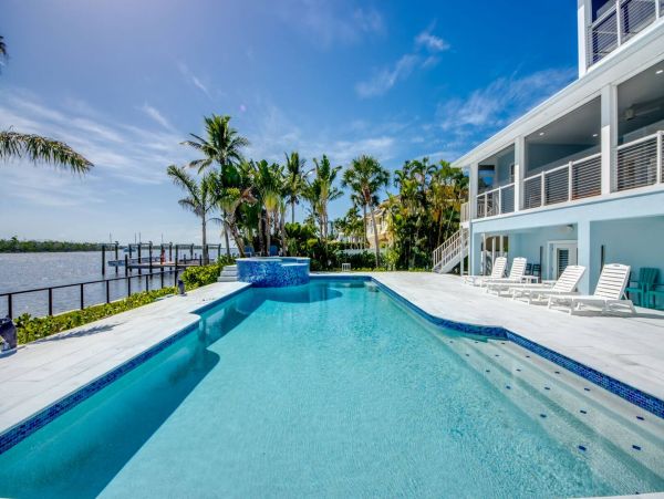Bayfront Vacation Rental with 6 Bedrooms in Fort Myers