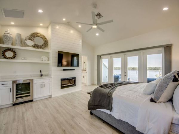 Bayfront Vacation Rental with 6 Bedrooms in Fort Myers