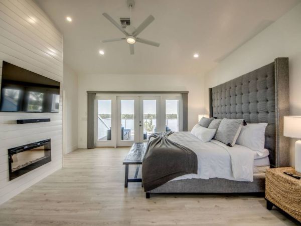 Bayfront Vacation Rental with 6 Bedrooms in Fort Myers