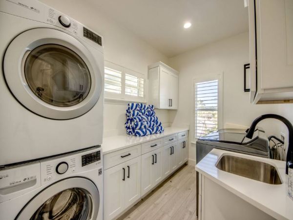 Bayfront Vacation Rental with 6 Bedrooms in Fort Myers