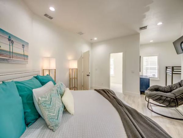 Bayfront Vacation Rental with 6 Bedrooms in Fort Myers