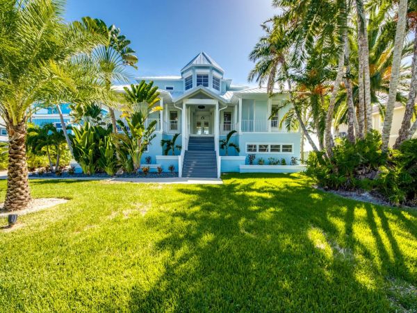 Bayfront Vacation Rental with 6 Bedrooms in Fort Myers