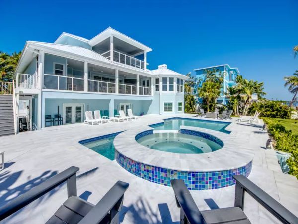 Bayfront Vacation Rental with 6 Bedrooms in Fort Myers