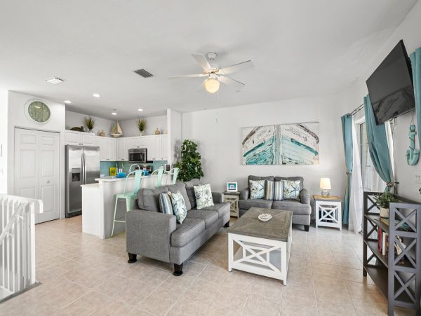 Lovely Beach to Bayside 2 Bedroom Vacation Condo