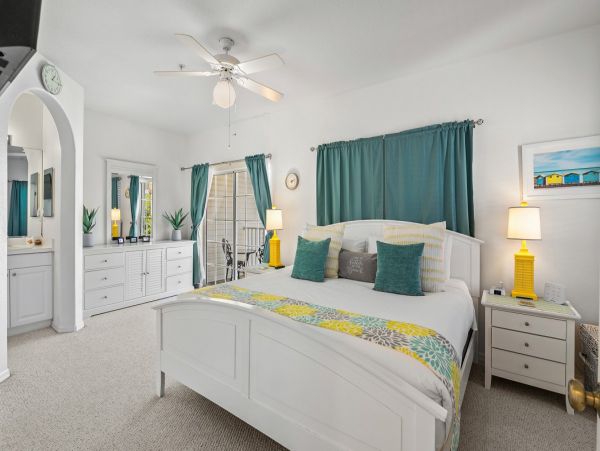 Lovely Beach to Bayside 2 Bedroom Vacation Condo