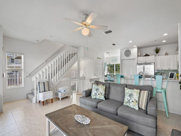 Lovely Beach to Bayside 2 Bedroom Vacation Condo