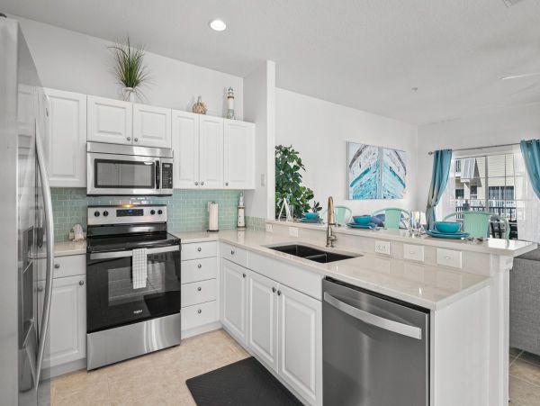 Lovely Beach to Bayside 2 Bedroom Vacation Condo