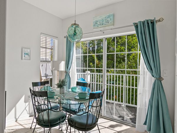 Lovely Beach to Bayside 2 Bedroom Vacation Condo