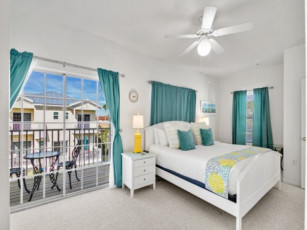 Lovely Beach to Bayside 2 Bedroom Vacation Condo