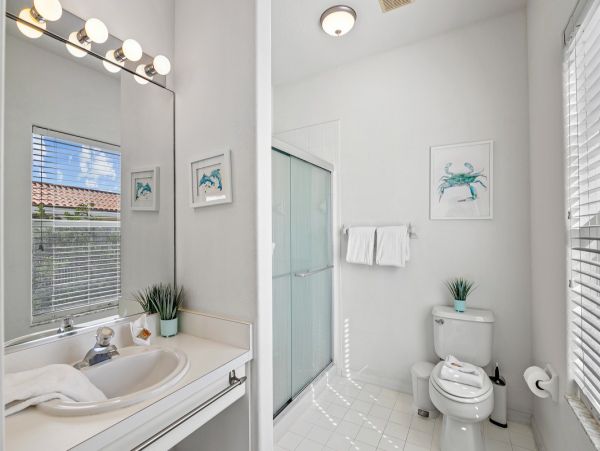 Lovely Beach to Bayside 2 Bedroom Vacation Condo