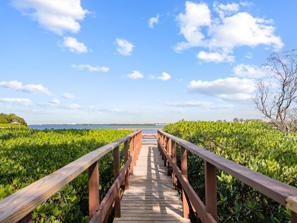 Lovely Beach to Bayside 2 Bedroom Vacation Condo