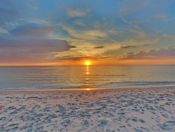 Lovely Beach to Bayside 2 Bedroom Vacation Condo