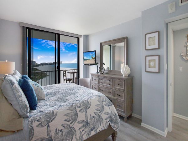 Marco Island Lovely Condo with 2 Bedrooms & Full Ocean Views