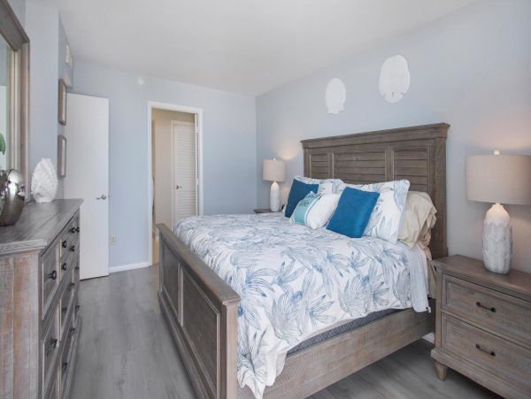 Marco Island Lovely Condo with 2 Bedrooms & Full Ocean Views