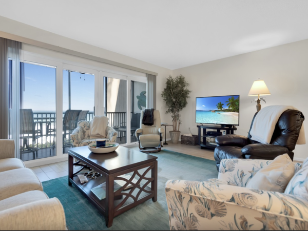 Island Beachfront Beauty on Anna Maria Island
