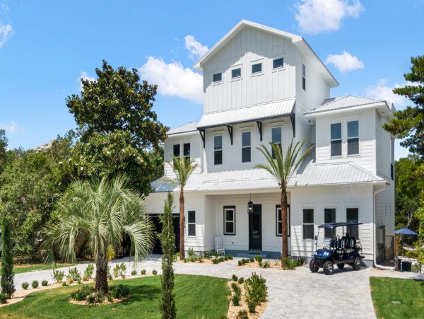 Modern 8 Bedroom Home with Private Pool & Spa