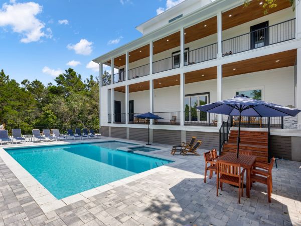 Modern 8 Bedroom Home with Private Pool & Spa