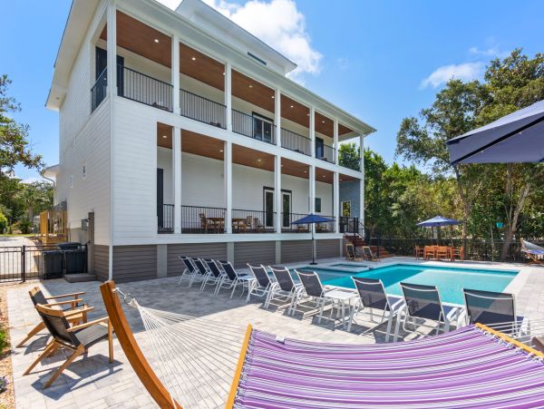 Modern 8 Bedroom Home with Private Pool & Spa