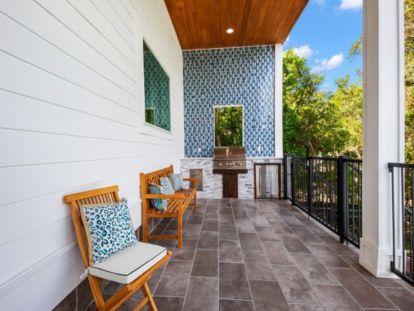 Modern 8 Bedroom Home with Private Pool & Spa
