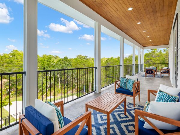 Modern 8 Bedroom Home with Private Pool & Spa