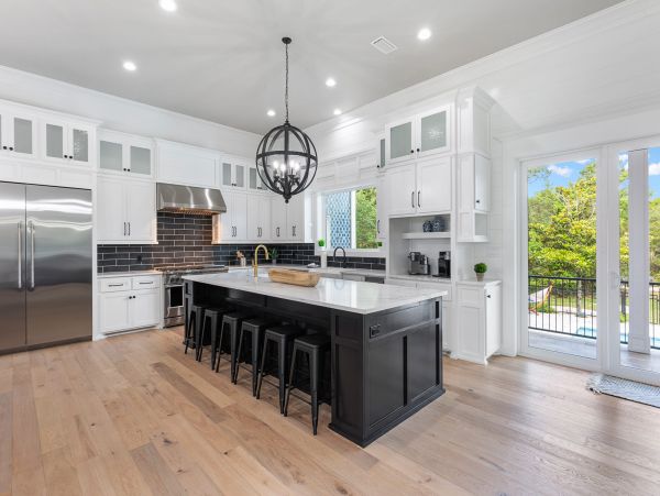 Modern 8 Bedroom Home with Private Pool & Spa