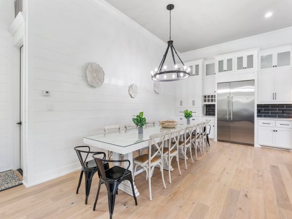 Modern 8 Bedroom Home with Private Pool & Spa