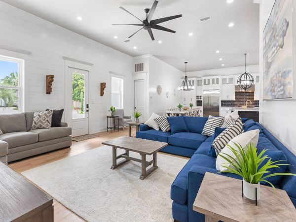 Modern 8 Bedroom Home with Private Pool & Spa