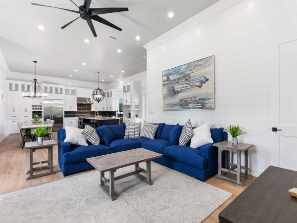 Modern 8 Bedroom Home with Private Pool & Spa
