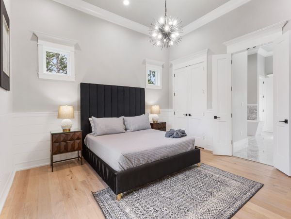Modern 8 Bedroom Home with Private Pool & Spa