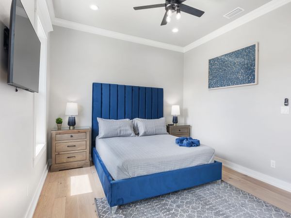 Modern 8 Bedroom Home with Private Pool & Spa