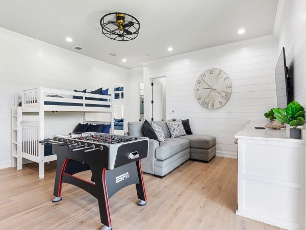Modern 8 Bedroom Home with Private Pool & Spa