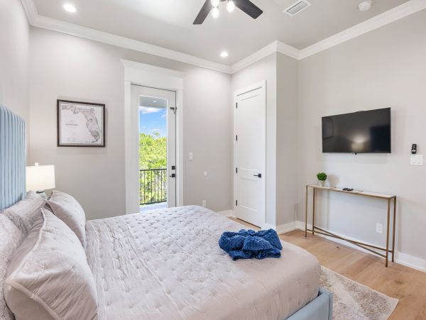 Modern 8 Bedroom Home with Private Pool & Spa