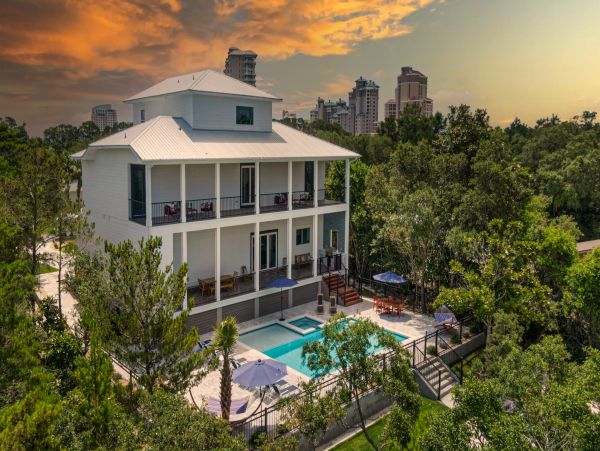 Modern 8 Bedroom Home with Private Pool & Spa
