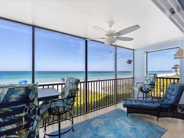 On Beach Vacation Condo Four Bedroom in Bradenton Beach
