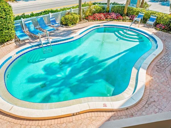 On Beach Vacation Condo Four Bedroom in Bradenton Beach