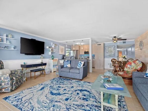 On Beach Vacation Condo Four Bedroom in Bradenton Beach