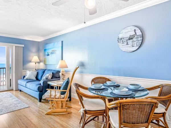 On Beach Vacation Condo Four Bedroom in Bradenton Beach