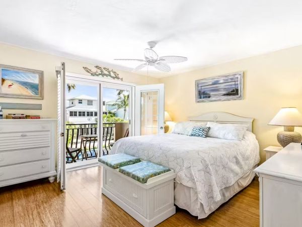On Beach Vacation Condo Four Bedroom in Bradenton Beach