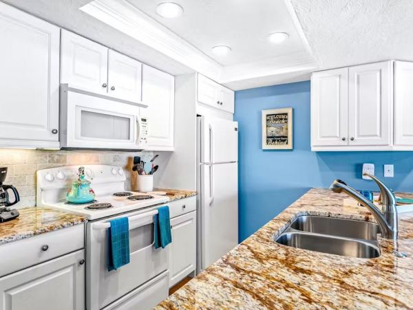 On Beach Vacation Condo Four Bedroom in Bradenton Beach