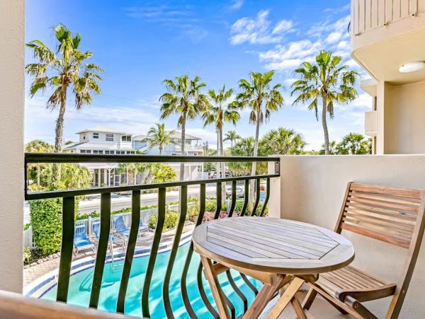 On Beach Vacation Condo Four Bedroom in Bradenton Beach