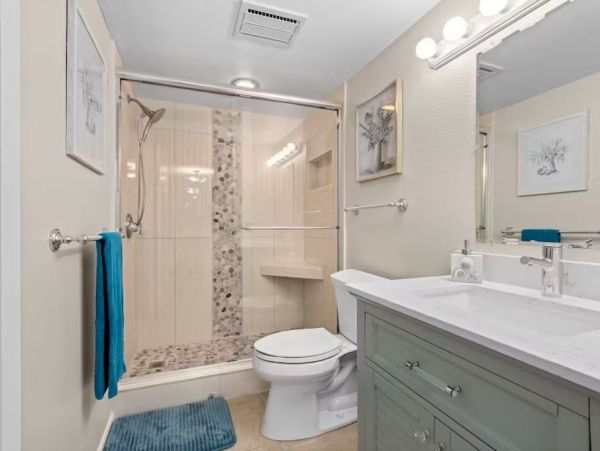 On Beach Vacation Condo Four Bedroom in Bradenton Beach