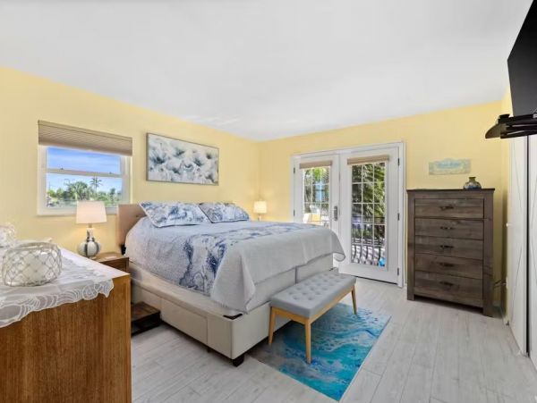 On Beach Vacation Condo Four Bedroom in Bradenton Beach