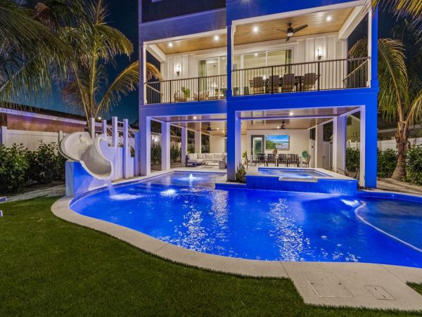 Modern Lido Key Vacation Home Sleeps 12 Guest