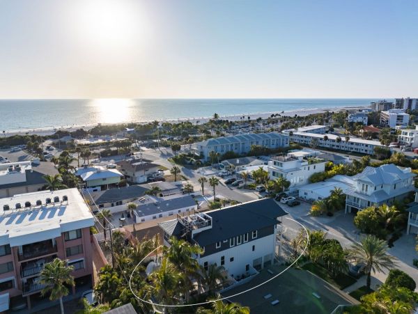 Modern Lido Key Vacation Home Sleeps 12 Guest