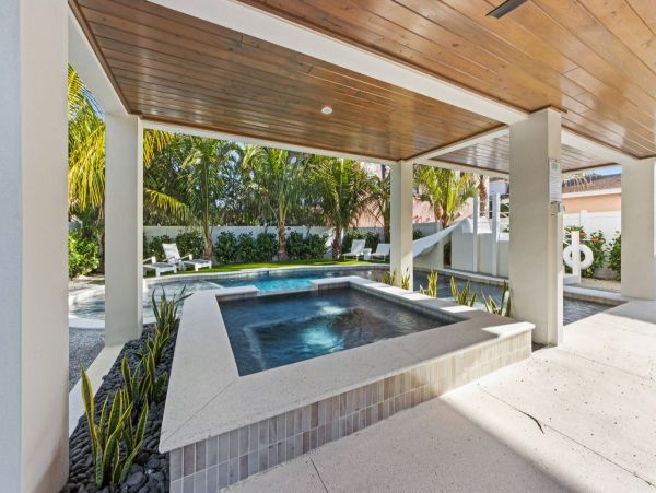 Modern Lido Key Vacation Home Sleeps 12 Guest