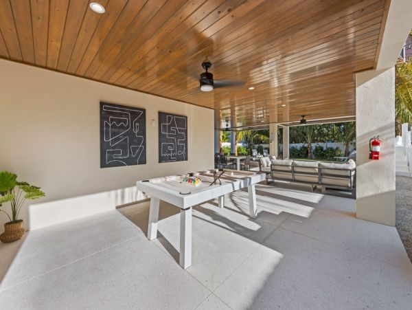 Modern Lido Key Vacation Home Sleeps 12 Guest