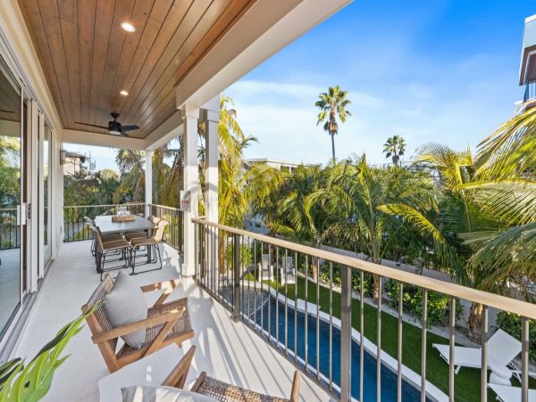 Modern Lido Key Vacation Home Sleeps 12 Guest
