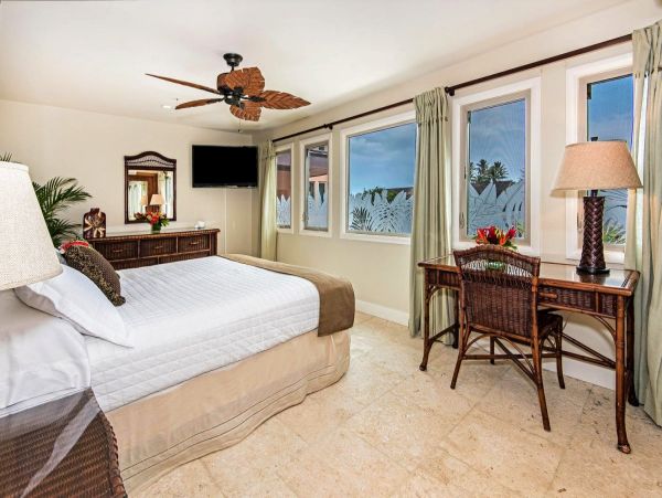 Oceanfront Waimanalo Beach Vacation Home Nine Bedroom