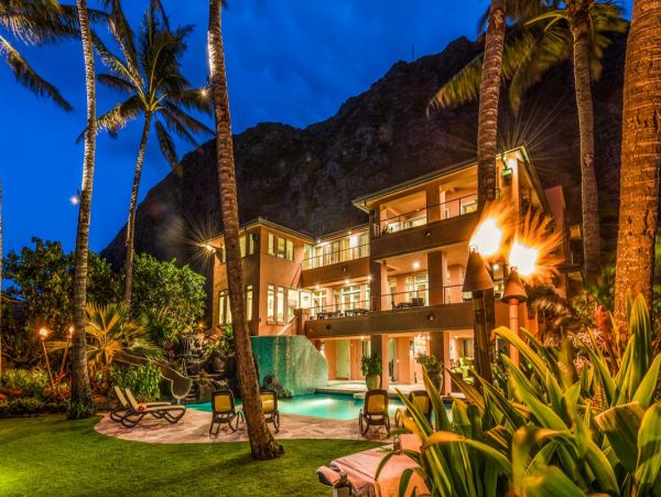 Oceanfront Waimanalo Beach Vacation Home Nine Bedroom