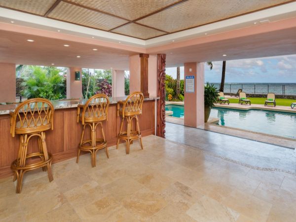 Oceanfront Waimanalo Beach Vacation Home Nine Bedroom